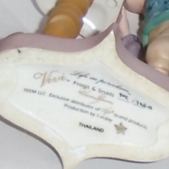 Figurine "Frogs & Snails" by Vivi - #702 of 1650 - Two Pieces - Boy and Plaque - Picture 7 of 7
